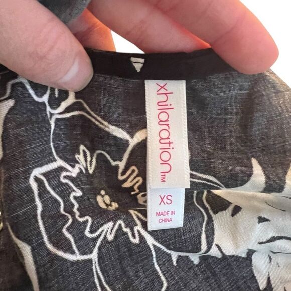 3 for $30! Xhilaration black‎ & white cropped shirt - Picture 3 of 6
